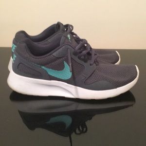 8.5 women’s nike kaishi